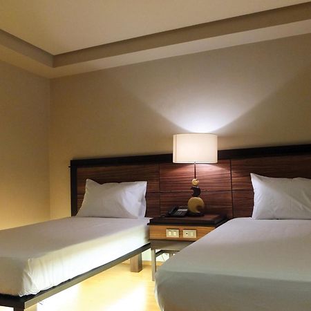 Soleste Suites Кесон Сити Екстериор снимка