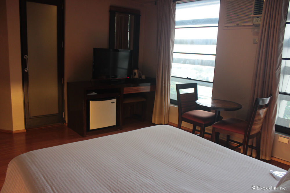 Soleste Suites Кесон Сити Екстериор снимка
