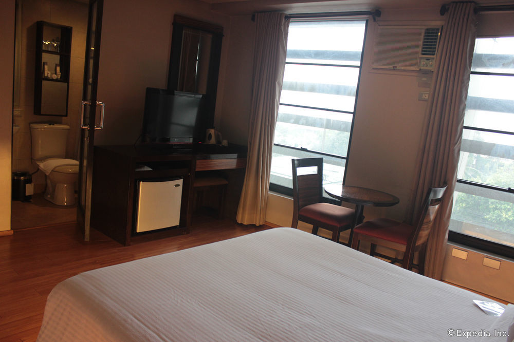 Soleste Suites Кесон Сити Екстериор снимка