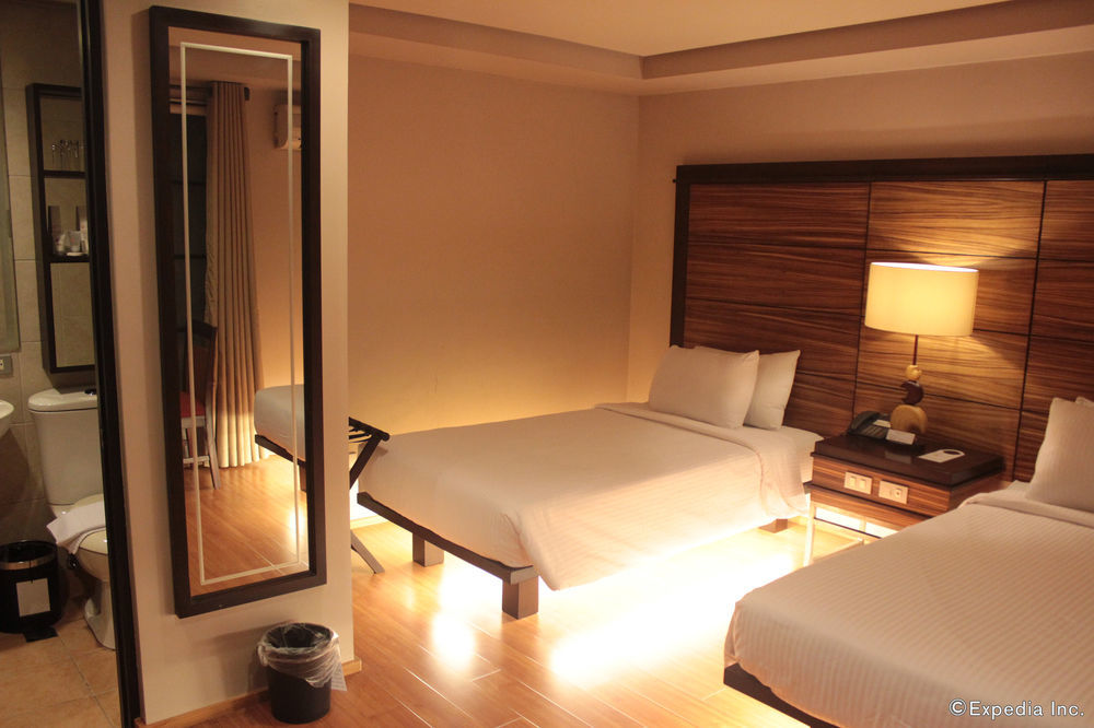 Soleste Suites Кесон Сити Екстериор снимка