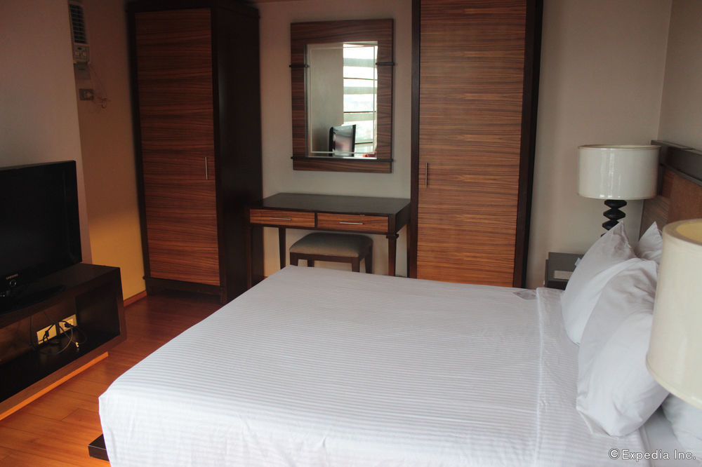 Soleste Suites Кесон Сити Екстериор снимка