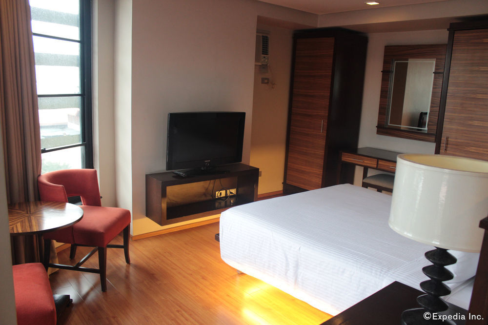 Soleste Suites Кесон Сити Екстериор снимка