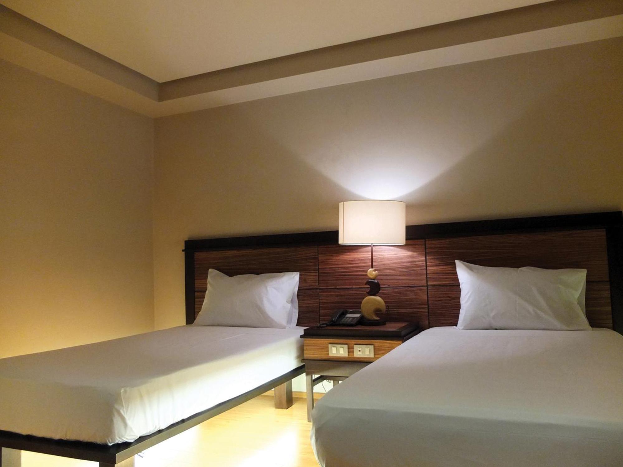 Soleste Suites Кесон Сити Екстериор снимка