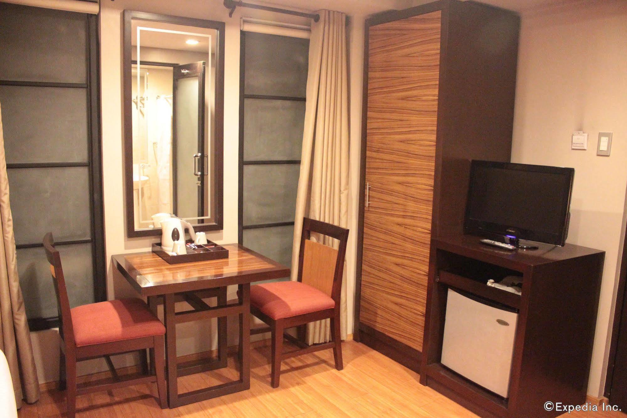 Soleste Suites Кесон Сити Екстериор снимка