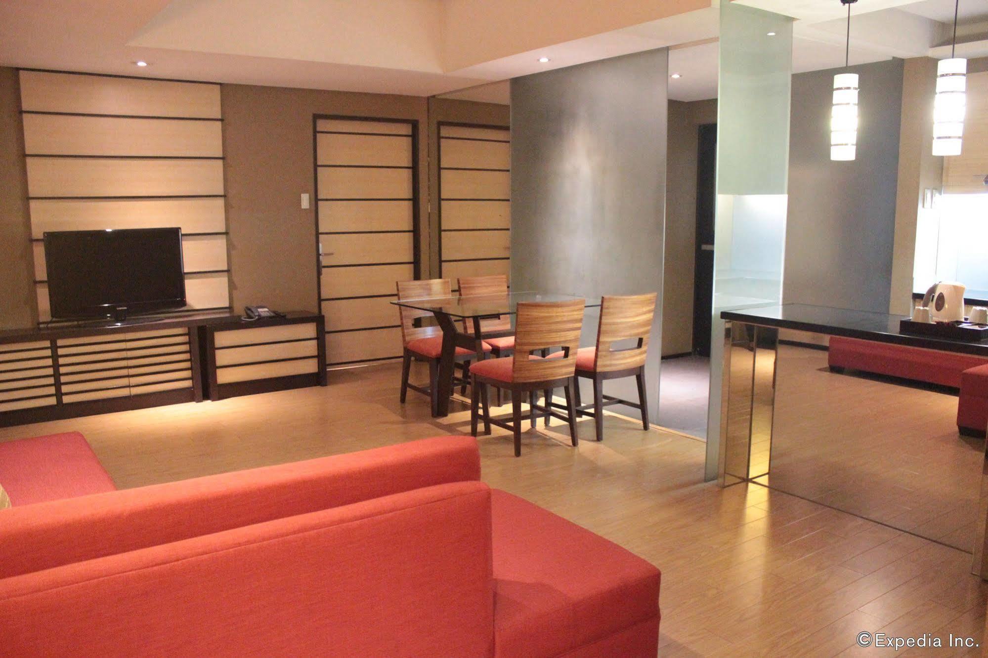 Soleste Suites Кесон Сити Екстериор снимка