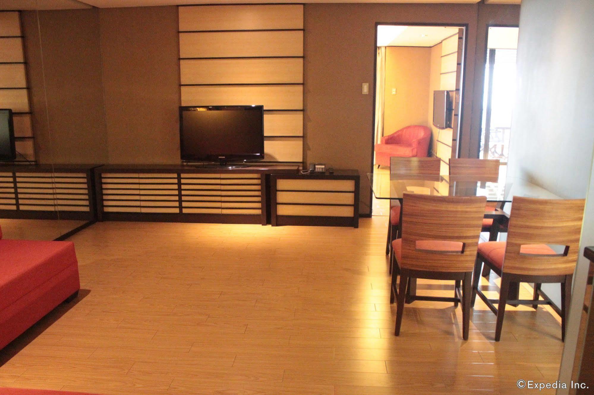 Soleste Suites Кесон Сити Екстериор снимка