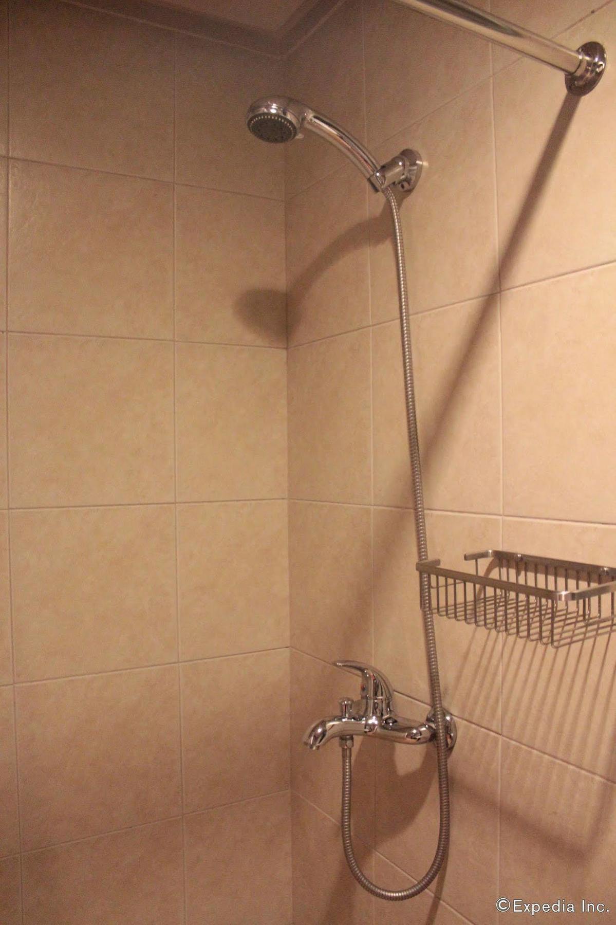 Soleste Suites Кесон Сити Екстериор снимка