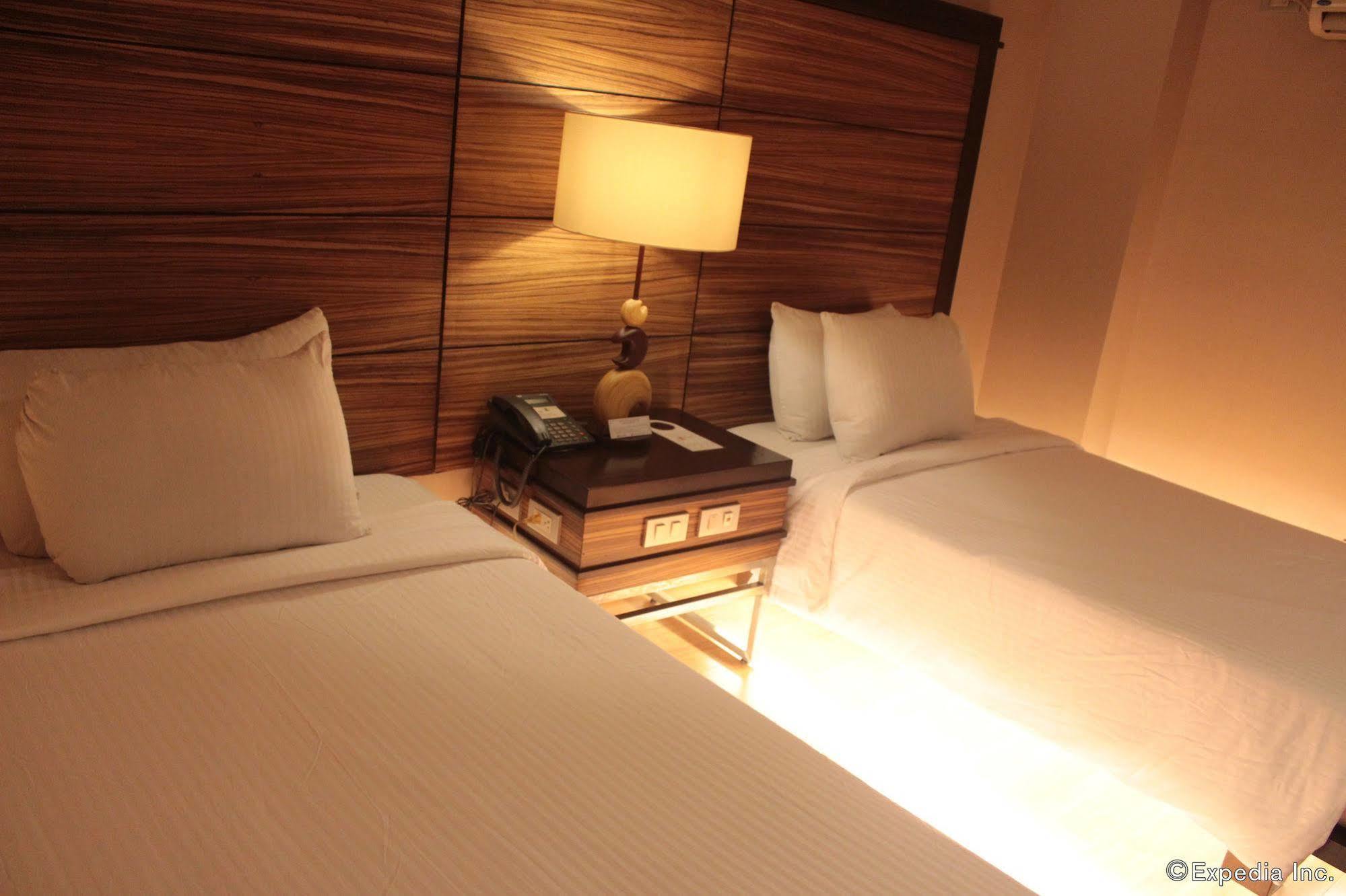 Soleste Suites Кесон Сити Екстериор снимка