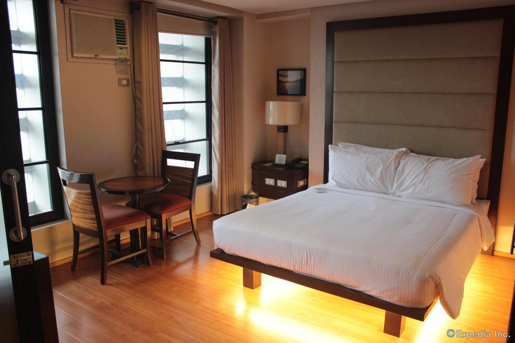 Soleste Suites Кесон Сити Екстериор снимка